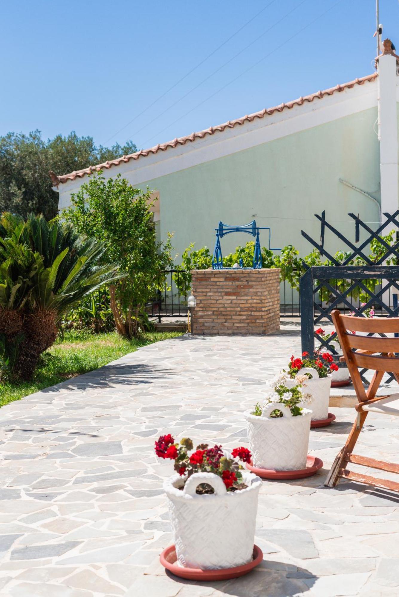 Sirines Aparthotel Vlachata Екстериор снимка